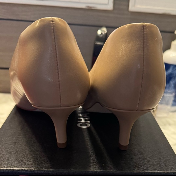 NWT Beige/Tan Kitten Heel Pumps - Picture 3 of 4